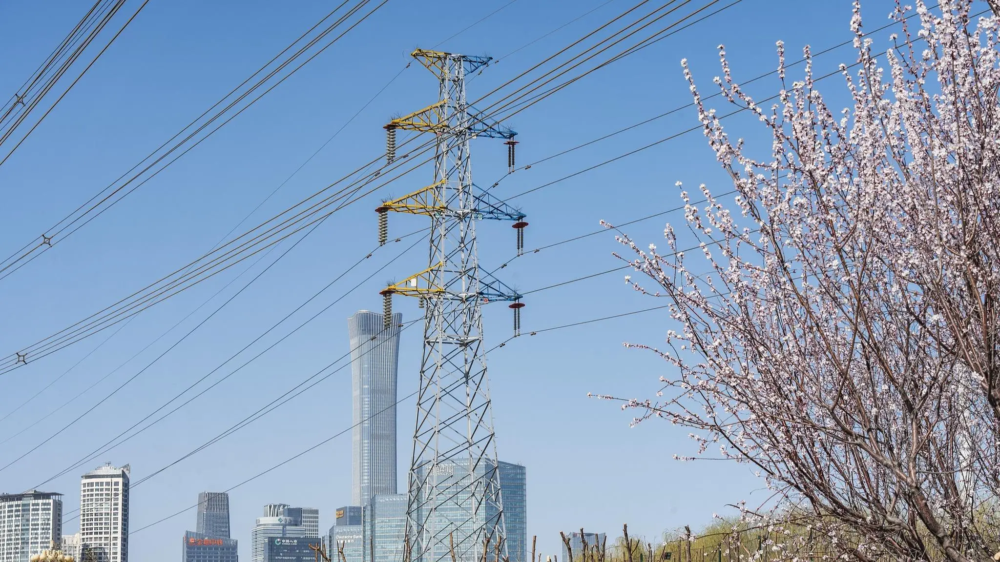 2025年我國全社會用電量突破10萬億度